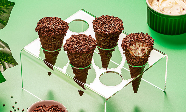 cone recheado com brigadeiros e cookies