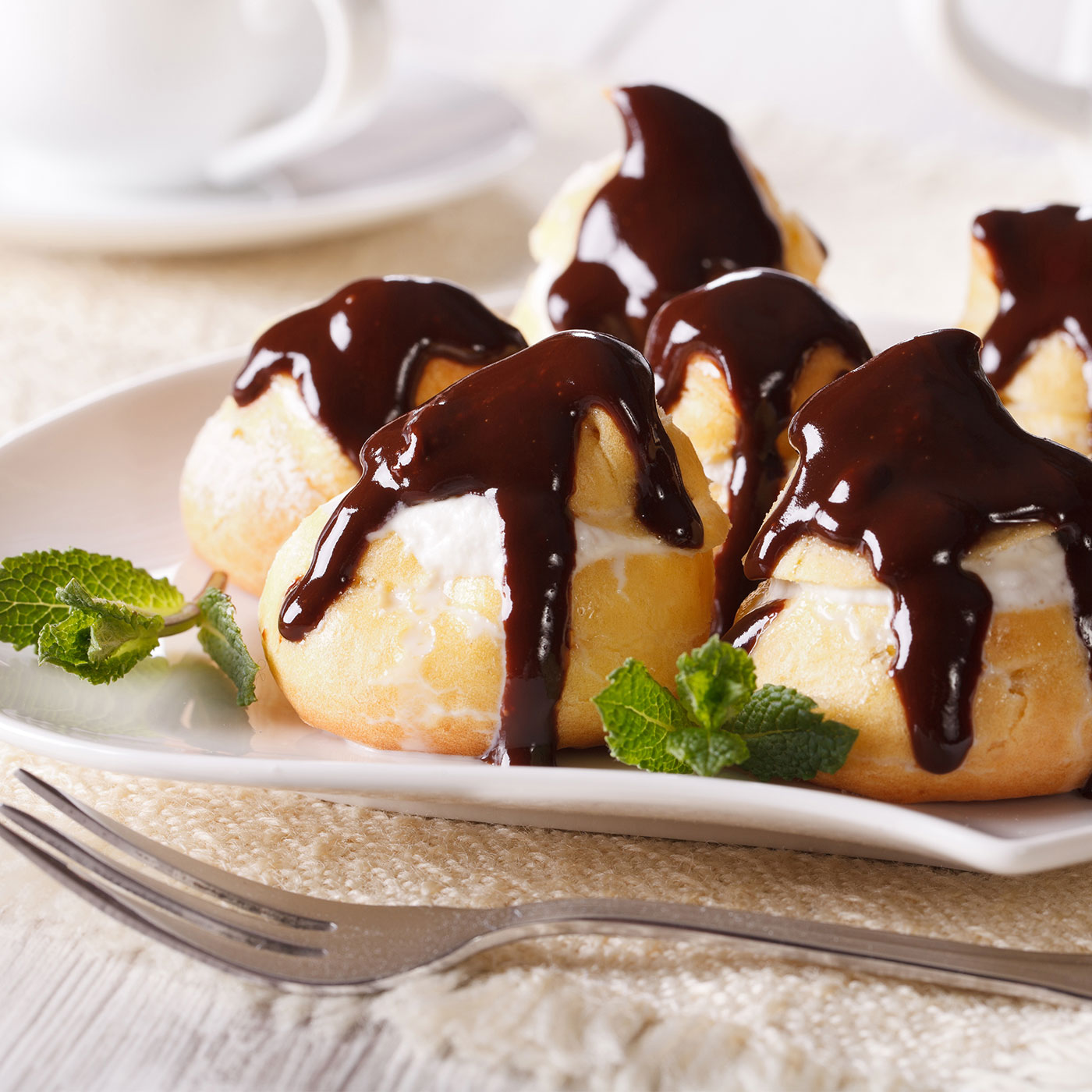 Profiteroles: saiba quem criou e como preparar - Docepedia